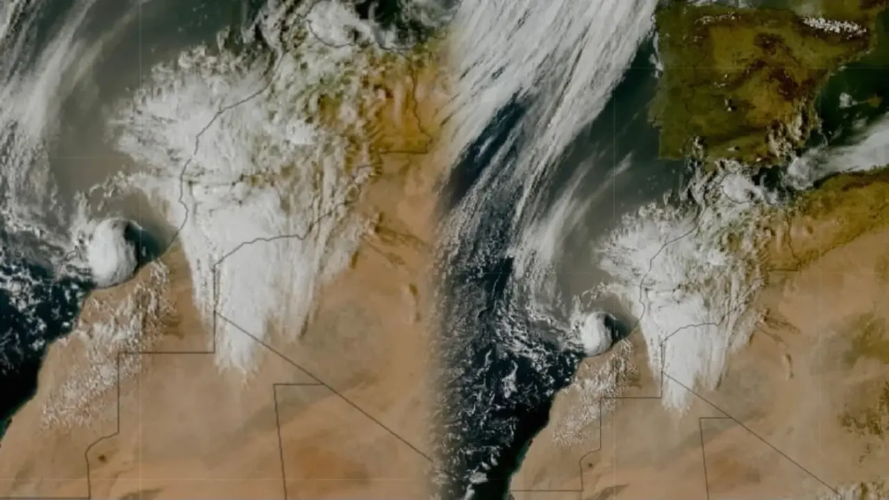 رياح عاتية تضرب المغرب بسرعة 115 كلم وحشد التحذيرات من غبار الصحراء القادم